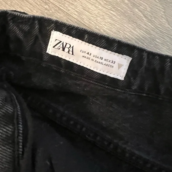 Zara Black Denim Shorts - Picture 3 of 4